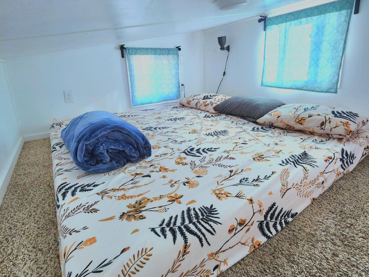 Tiny Home Hot Tub Colorado City Exterior photo